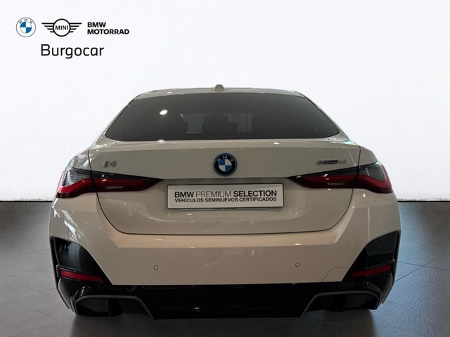 BMW i4 eDrive40 color Blanco. Año 2025. 250KW(340CV). Eléctrico. En concesionario Motor Gorbea de Álava