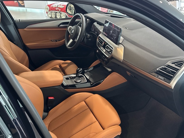 BMW X4 xDrive20d color Negro. Año 2025. 140KW(190CV). Diésel. En concesionario Burgocar (Bmw y Mini) de Burgos
