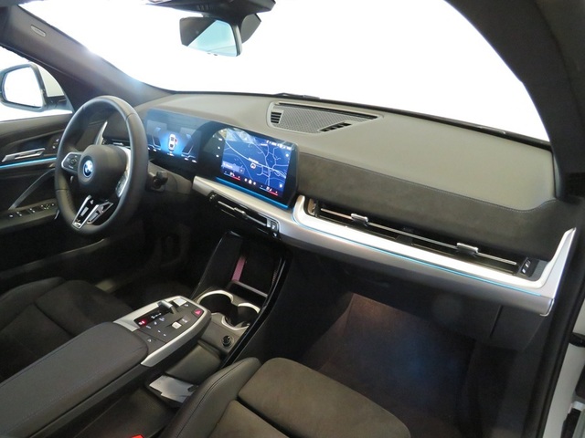 BMW iX2 eDrive20 color Blanco. Año 2025. 150KW(204CV). Eléctrico. En concesionario Lugauto S.A. de Lugo