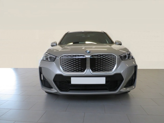 BMW iX1 eDrive20 color Gris Plata. Año 2025. 150KW(204CV). Eléctrico. En concesionario Lugauto S.A. de Lugo