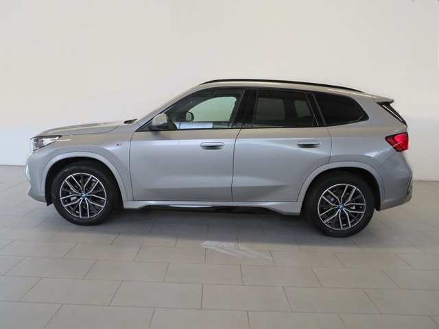 BMW iX1 eDrive20 color Gris Plata. Año 2025. 150KW(204CV). Eléctrico. En concesionario Lugauto S.A. de Lugo