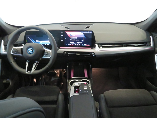 BMW iX1 eDrive20 color Gris Plata. Año 2025. 150KW(204CV). Eléctrico. En concesionario Lugauto S.A. de Lugo