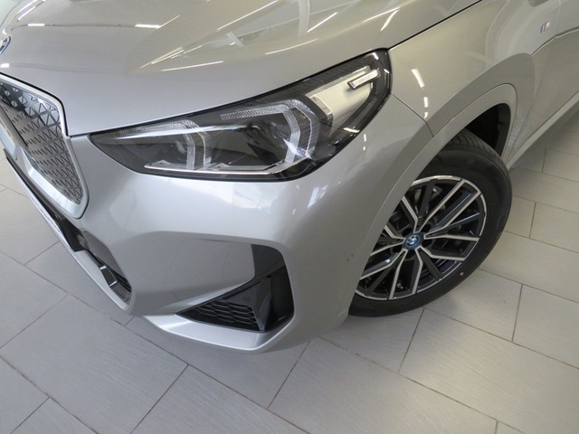 BMW iX1 eDrive20 color Gris Plata. Año 2025. 150KW(204CV). Eléctrico. En concesionario Lugauto S.A. de Lugo