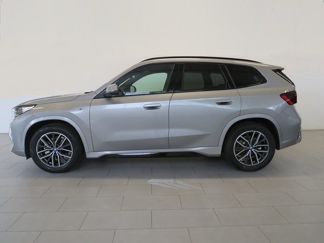 BMW iX1 eDrive20 color Gris Plata. Año 2025. 150KW(204CV). Eléctrico. En concesionario Lugauto S.A. de Lugo