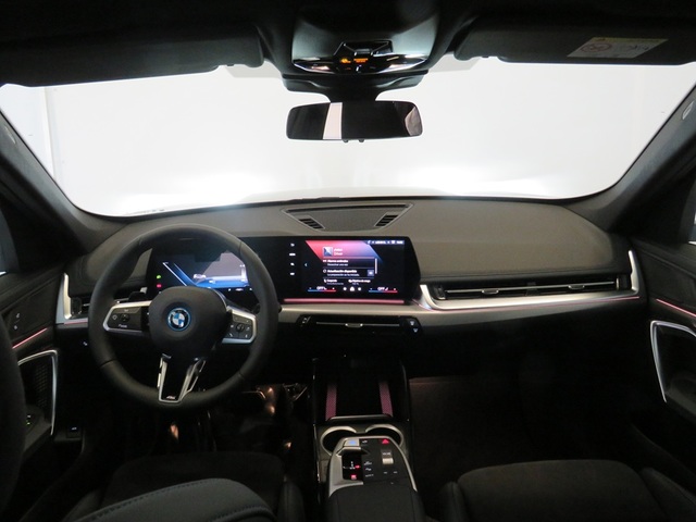 BMW iX1 eDrive20 color Gris Plata. Año 2025. 150KW(204CV). Eléctrico. En concesionario Lugauto S.A. de Lugo