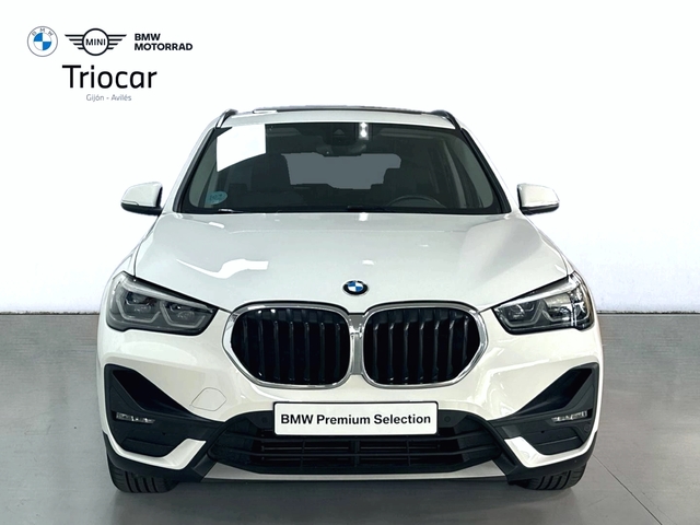 BMW X1 sDrive18d color Blanco. Año 2021. 110KW(150CV). Diésel. En concesionario Triocar Gijón (Bmw y Mini) de Asturias