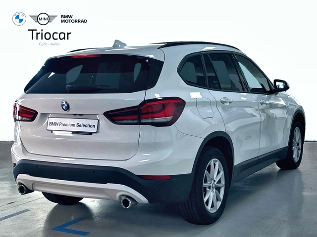 BMW X1 sDrive18d color Blanco. Año 2021. 110KW(150CV). Diésel. En concesionario Triocar Gijón (Bmw y Mini) de Asturias