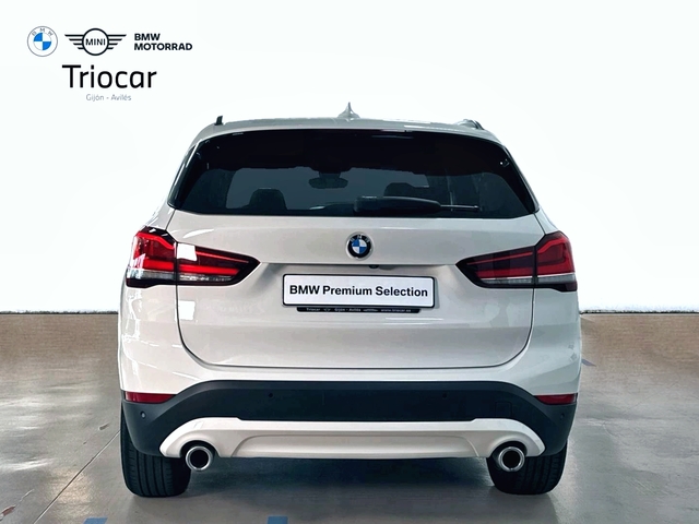 BMW X1 sDrive18d color Blanco. Año 2021. 110KW(150CV). Diésel. En concesionario Triocar Gijón (Bmw y Mini) de Asturias