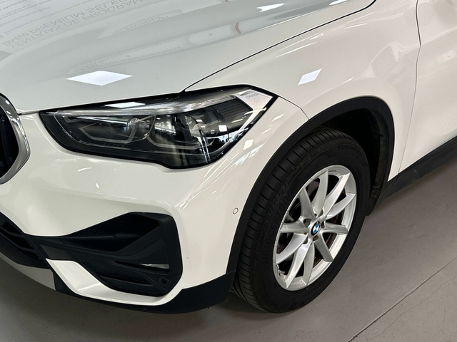 BMW X1 sDrive18d color Blanco. Año 2021. 110KW(150CV). Diésel. En concesionario Triocar Gijón (Bmw y Mini) de Asturias