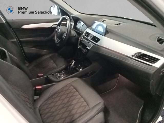 BMW X1 sDrive20d color Blanco. Año 2021. 140KW(190CV). Diésel. En concesionario Mandel Motor Badajoz de Badajoz