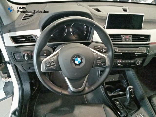 BMW X1 sDrive20d color Blanco. Año 2021. 140KW(190CV). Diésel. En concesionario Mandel Motor Badajoz de Badajoz