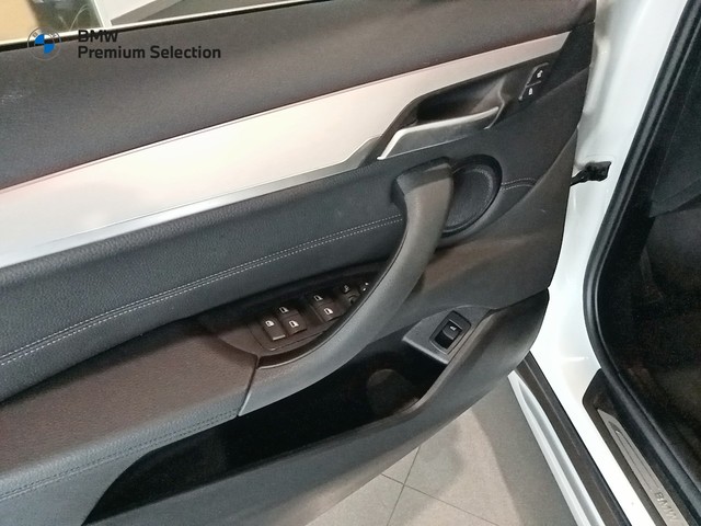 BMW X1 sDrive20d color Blanco. Año 2021. 140KW(190CV). Diésel. En concesionario Mandel Motor Badajoz de Badajoz