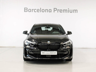 Fotos de BMW Serie 1 118d color Negro. Año 2024. 110KW(150CV). Diésel. En concesionario Barcelona Premium -- GRAN VIA de Barcelona