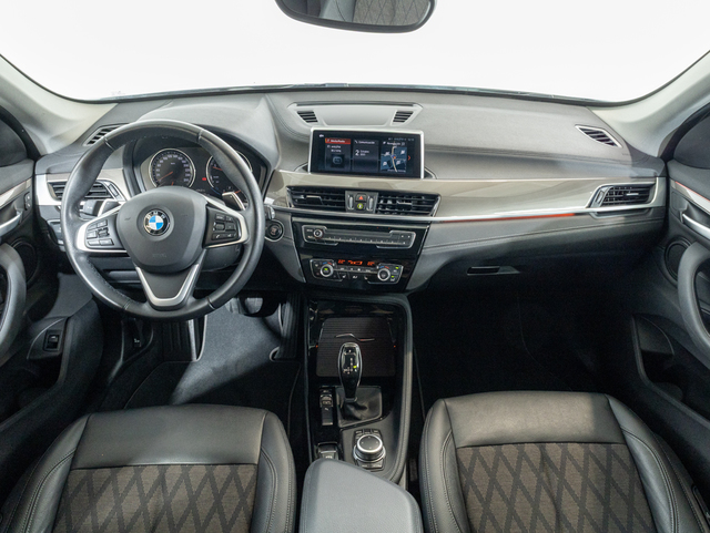 BMW X1 sDrive18d color Blanco. Año 2021. 110KW(150CV). Diésel. En concesionario Oliva Motor Girona de Girona