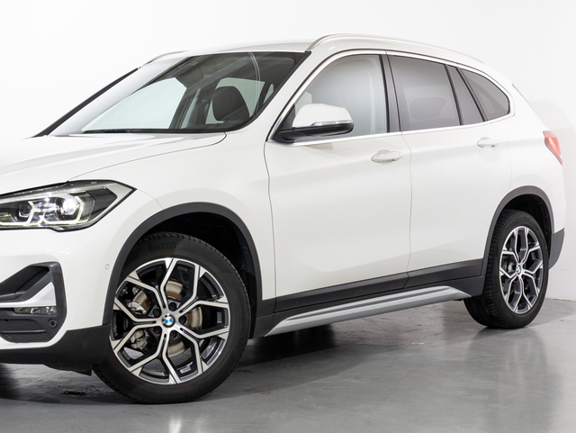 BMW X1 sDrive18d color Blanco. Año 2021. 110KW(150CV). Diésel. En concesionario Oliva Motor Girona de Girona