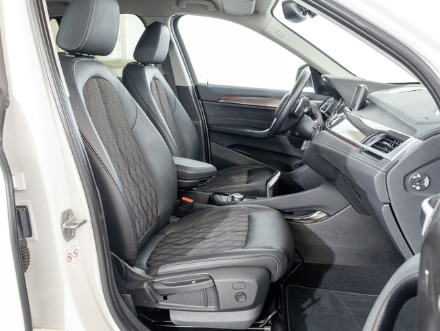 BMW X1 sDrive18d color Blanco. Año 2021. 110KW(150CV). Diésel. En concesionario Oliva Motor Girona de Girona