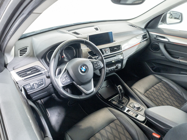 BMW X1 sDrive18d color Blanco. Año 2021. 110KW(150CV). Diésel. En concesionario Oliva Motor Girona de Girona