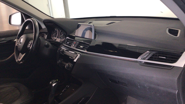 BMW X1 sDrive18d color Azul. Año 2018. 110KW(150CV). Diésel. En concesionario BYmyCAR Madrid - Alcalá de Madrid