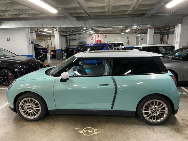 fotoG 2 del MINI MINI 3 Puertas Cooper E 135 kW (184 CV) 184cv Eléctrico del 2025 en Madrid