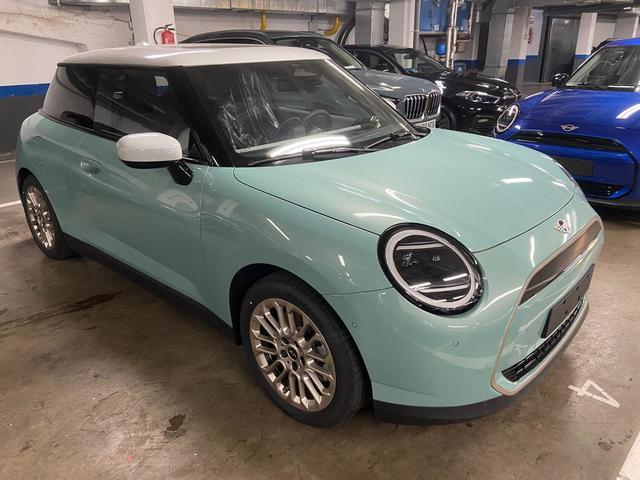fotoG 15 del MINI MINI 3 Puertas Cooper E 135 kW (184 CV) 184cv Eléctrico del 2025 en Madrid