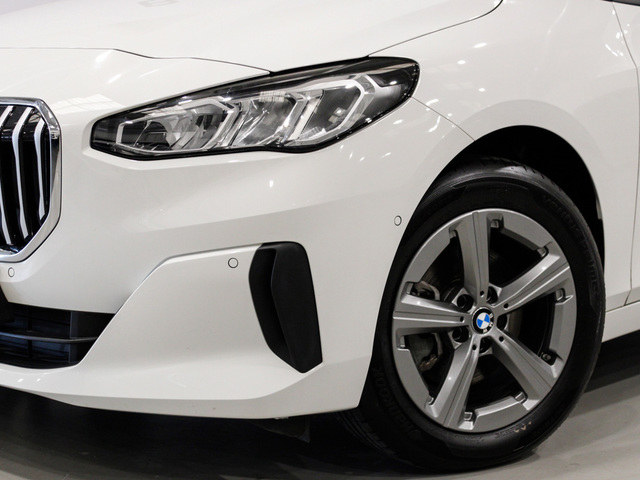 BMW Serie 2 218d Active Tourer color Blanco. Año 2024. 110KW(150CV). Diésel. En concesionario Barcelona Premium -- GRAN VIA de Barcelona