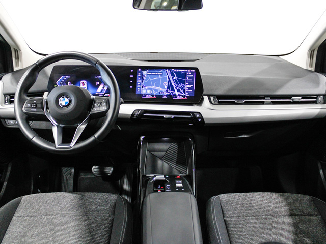 BMW Serie 2 218d Active Tourer color Blanco. Año 2024. 110KW(150CV). Diésel. En concesionario Barcelona Premium -- GRAN VIA de Barcelona