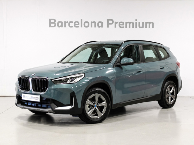 BMW X1 sDrive18d color Verde. Año 2024. 110KW(150CV). Diésel. En concesionario Barcelona Premium -- GRAN VIA de Barcelona