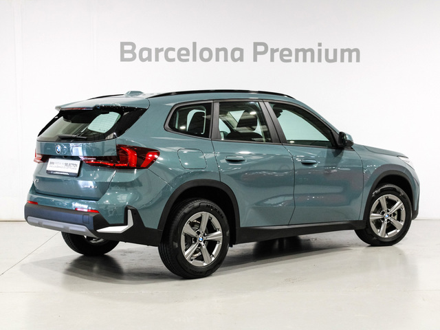 BMW X1 sDrive18d color Verde. Año 2024. 110KW(150CV). Diésel. En concesionario Barcelona Premium -- GRAN VIA de Barcelona