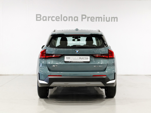 BMW X1 sDrive18d color Verde. Año 2024. 110KW(150CV). Diésel. En concesionario Barcelona Premium -- GRAN VIA de Barcelona