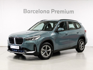 Fotos de BMW X1 sDrive18d color Verde. Año 2024. 110KW(150CV). Diésel. En concesionario Barcelona Premium -- GRAN VIA de Barcelona