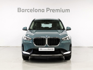 Fotos de BMW X1 sDrive18d color Verde. Año 2024. 110KW(150CV). Diésel. En concesionario Barcelona Premium -- GRAN VIA de Barcelona