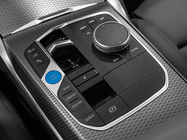 BMW i4 eDrive40 color Negro. Año 2025. 250KW(340CV). Eléctrico. En concesionario Caetano Cuzco, Alcalá de Madrid