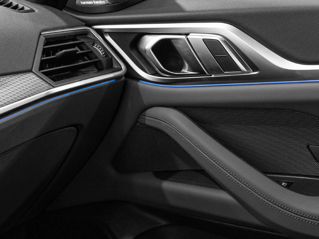 BMW i4 eDrive40 color Negro. Año 2025. 250KW(340CV). Eléctrico. En concesionario Caetano Cuzco, Alcalá de Madrid