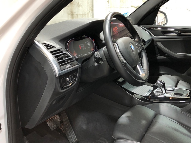 BMW X3 xDrive20d color Blanco. Año 2024. 140KW(190CV). Diésel. En concesionario Movilnorte El Plantio de Madrid