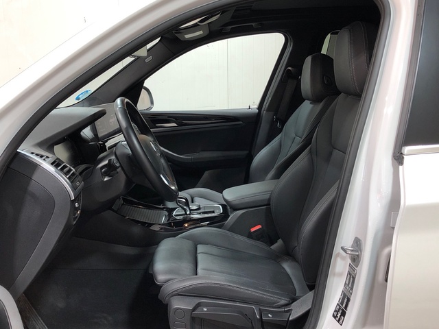 BMW X3 xDrive20d color Blanco. Año 2024. 140KW(190CV). Diésel. En concesionario Movilnorte El Plantio de Madrid