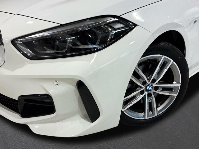 BMW Serie 1 118i color Blanco. Año 2024. 100KW(136CV). Gasolina. En concesionario BMW Marcos Automoción de Valencia