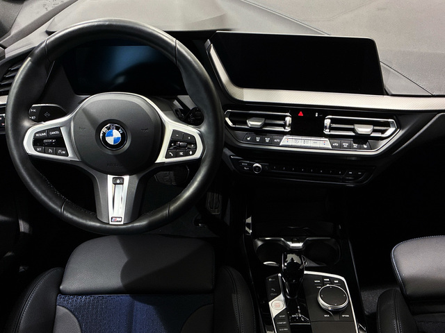 BMW Serie 1 118i color Blanco. Año 2024. 100KW(136CV). Gasolina. En concesionario BMW Marcos Automoción de Valencia