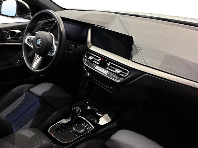 BMW Serie 1 118i color Blanco. Año 2024. 100KW(136CV). Gasolina. En concesionario BMW Marcos Automoción de Valencia