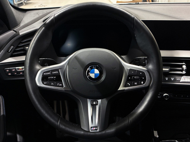 BMW Serie 1 118i color Blanco. Año 2024. 100KW(136CV). Gasolina. En concesionario BMW Marcos Automoción de Valencia