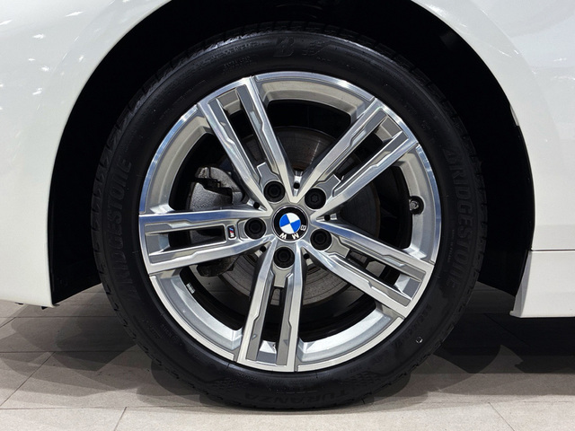 BMW Serie 1 118i color Blanco. Año 2024. 100KW(136CV). Gasolina. En concesionario BMW Marcos Automoción de Valencia