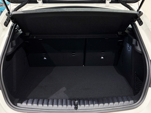 BMW Serie 1 118i color Blanco. Año 2024. 100KW(136CV). Gasolina. En concesionario BMW Marcos Automoción de Valencia