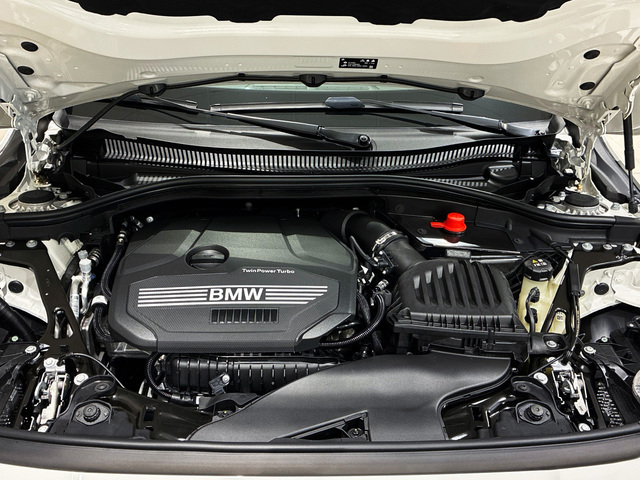 BMW Serie 1 118i color Blanco. Año 2024. 100KW(136CV). Gasolina. En concesionario BMW Marcos Automoción de Valencia