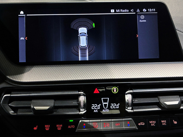 BMW Serie 1 118i color Blanco. Año 2024. 100KW(136CV). Gasolina. En concesionario BMW Marcos Automoción de Valencia