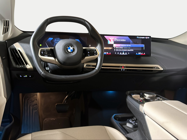 BMW iX xDrive45 color Azul. Año 2025. 300KW(408CV). Eléctrico. En concesionario San Pablo Motor | Su Eminencia de Sevilla