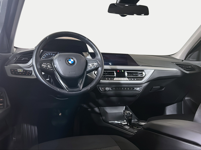 BMW Serie 1 116d color Negro. Año 2021. 85KW(116CV). Diésel. En concesionario San Pablo Motor | Su Eminencia de Sevilla