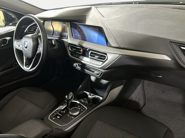 BMW Serie 1 116d color Negro. Año 2021. 85KW(116CV). Diésel. En concesionario San Pablo Motor | Su Eminencia de Sevilla