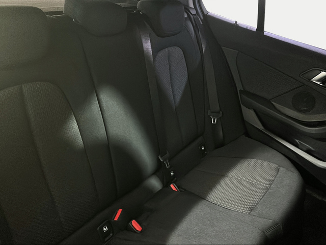 BMW Serie 1 116d color Negro. Año 2021. 85KW(116CV). Diésel. En concesionario San Pablo Motor | Su Eminencia de Sevilla