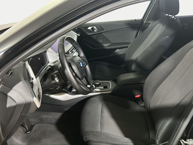 BMW Serie 1 116d color Negro. Año 2021. 85KW(116CV). Diésel. En concesionario San Pablo Motor | Su Eminencia de Sevilla