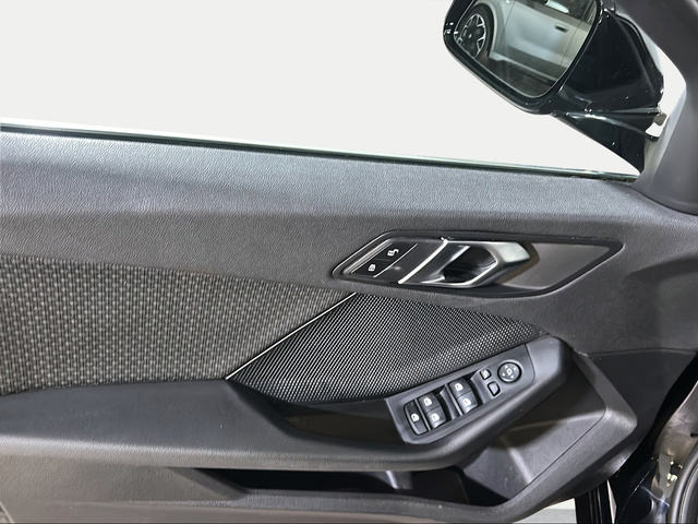 BMW Serie 1 116d color Negro. Año 2021. 85KW(116CV). Diésel. En concesionario San Pablo Motor | Su Eminencia de Sevilla