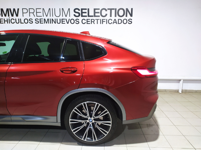 BMW X4 xDrive20d color Rojo. Año 2020. 140KW(190CV). Diésel. En concesionario Hispamovil Elche de Alicante